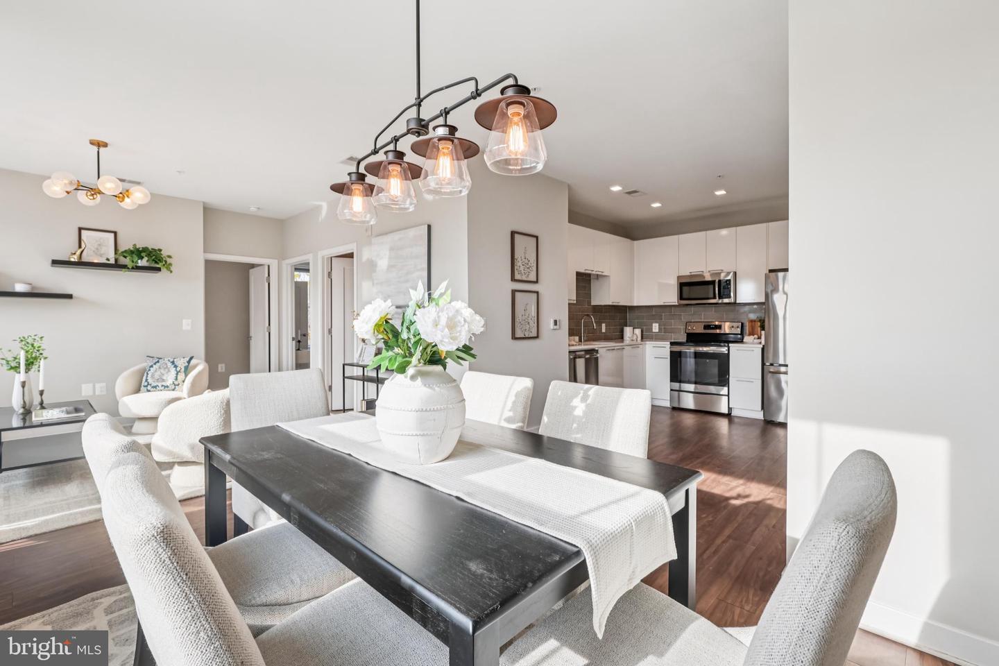 989 S BUCHANAN ST #225, ARLINGTON, Virginia 22204, 2 Bedrooms Bedrooms, 6 Rooms Rooms,2 BathroomsBathrooms,Residential,For sale,989 S BUCHANAN ST #225,VAAR2066584 MLS # VAAR2066584