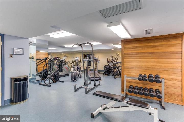 3701 S GEORGE MASON DR #2410N, FALLS CHURCH, Virginia 22041, 1 Bedroom Bedrooms, ,1 BathroomBathrooms,Residential,For sale,3701 S GEORGE MASON DR #2410N,VAFX2281380 MLS # VAFX2281380