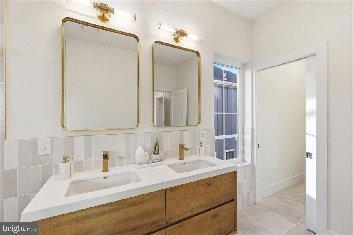 1237 FRANKLIN ST NE, WASHINGTON, District Of Columbia 20017, 6 Bedrooms Bedrooms, ,5 BathroomsBathrooms,Residential,For sale,1237 FRANKLIN ST NE,DCDC2233884 MLS # DCDC2233884