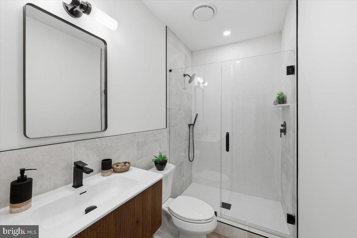 1237 FRANKLIN ST NE, WASHINGTON, District Of Columbia 20017, 6 Bedrooms Bedrooms, ,5 BathroomsBathrooms,Residential,For sale,1237 FRANKLIN ST NE,DCDC2233884 MLS # DCDC2233884