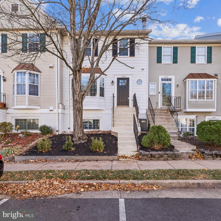 13723 AUTUMN VALE CT, CHANTILLY, Virginia 20151, 3 Bedrooms Bedrooms, ,2 BathroomsBathrooms,Residential,For sale,13723 AUTUMN VALE CT,VAFX2281538 MLS # VAFX2281538