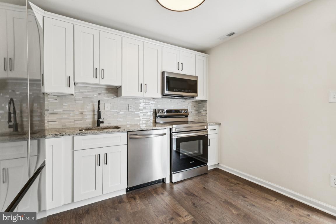 13723 AUTUMN VALE CT, CHANTILLY, Virginia 20151, 3 Bedrooms Bedrooms, ,2 BathroomsBathrooms,Residential,For sale,13723 AUTUMN VALE CT,VAFX2281538 MLS # VAFX2281538