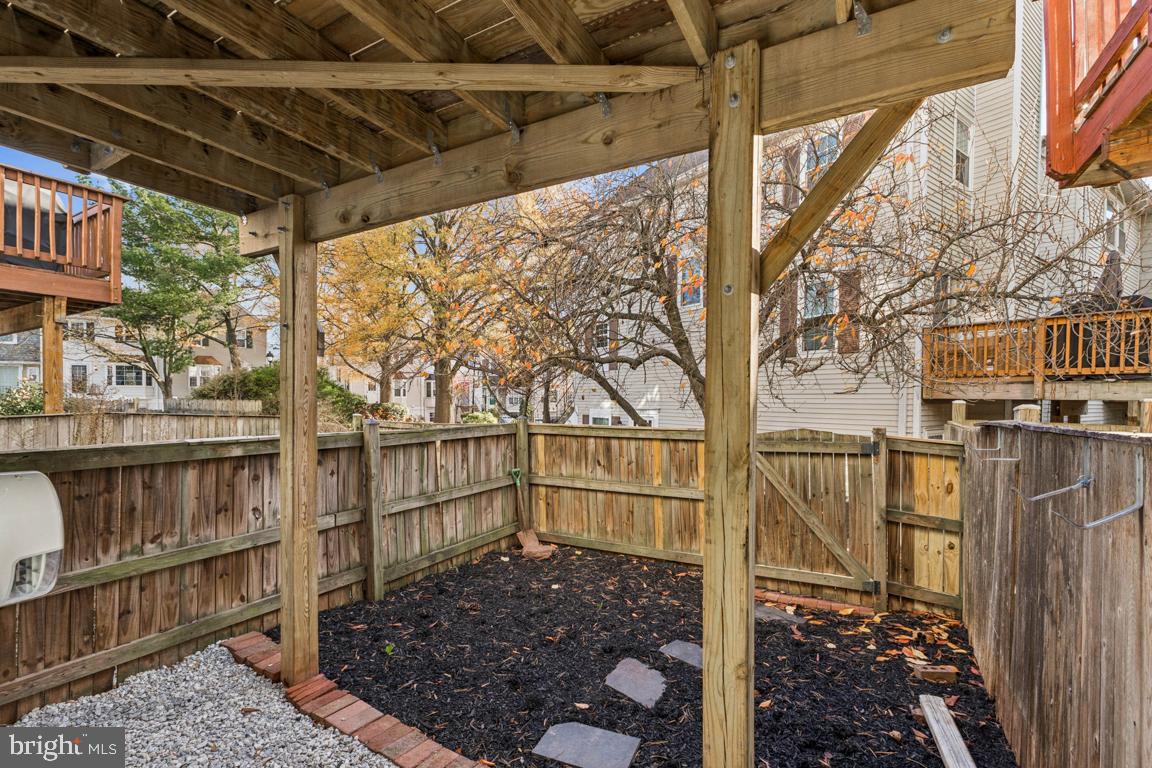 13723 AUTUMN VALE CT, CHANTILLY, Virginia 20151, 3 Bedrooms Bedrooms, ,2 BathroomsBathrooms,Residential,For sale,13723 AUTUMN VALE CT,VAFX2281538 MLS # VAFX2281538