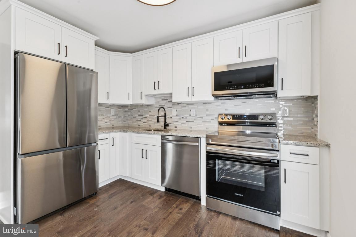 13723 AUTUMN VALE CT, CHANTILLY, Virginia 20151, 3 Bedrooms Bedrooms, ,2 BathroomsBathrooms,Residential,For sale,13723 AUTUMN VALE CT,VAFX2281538 MLS # VAFX2281538