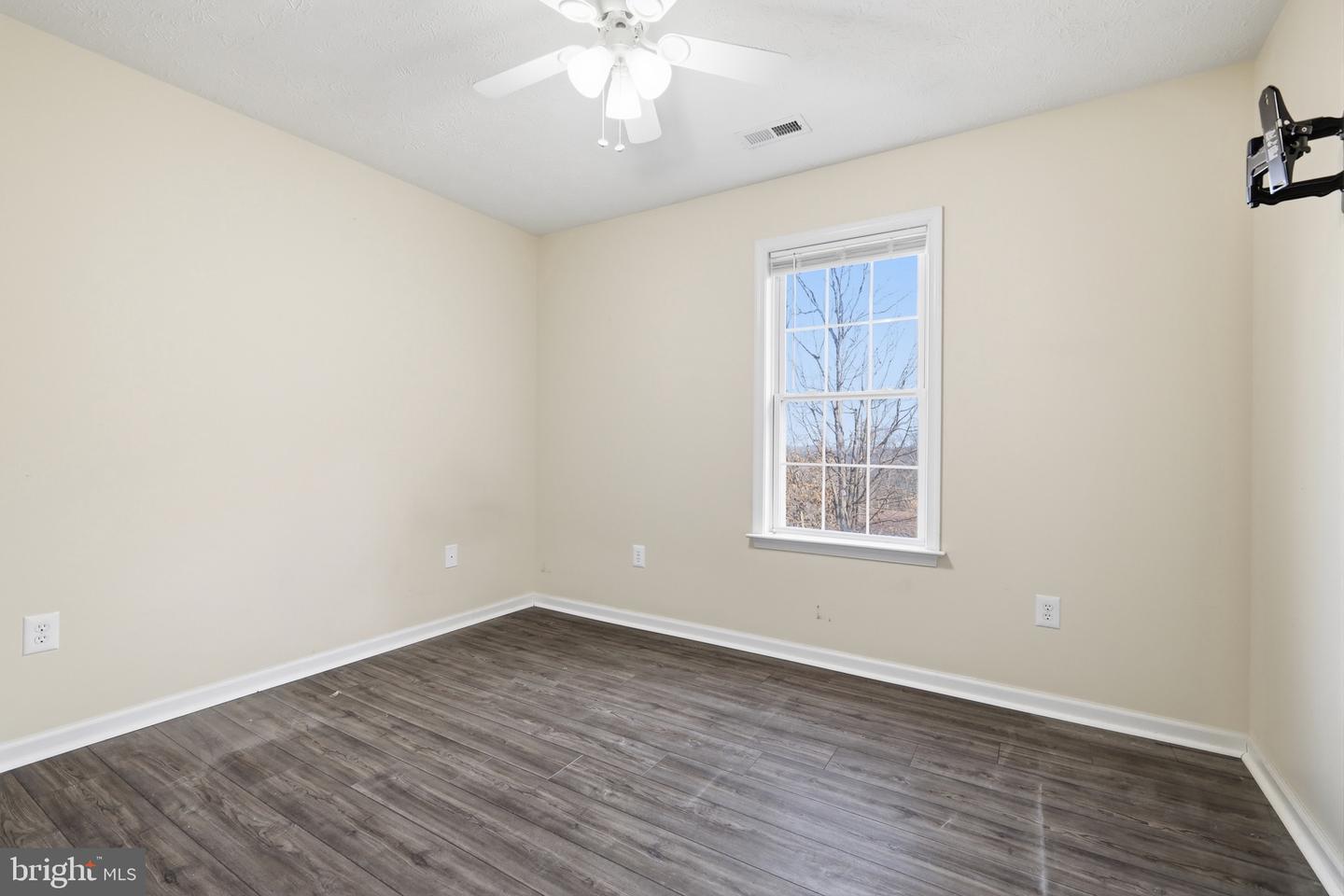 112 WALKER FARM DR, FRONT ROYAL, Virginia 22630, 3 Bedrooms Bedrooms, 10 Rooms Rooms,2 BathroomsBathrooms,Residential,For sale,112 WALKER FARM DR,VAWR2012904 MLS # VAWR2012904