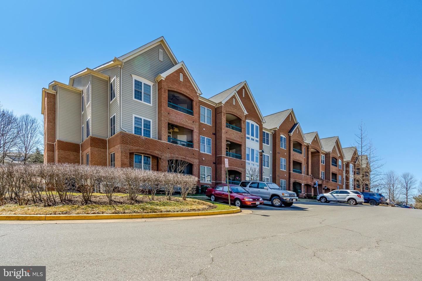 7065 HERITAGE HUNT DR #108, GAINESVILLE, Virginia 20155, 2 Bedrooms Bedrooms, ,2 BathroomsBathrooms,Residential,For sale,7065 HERITAGE HUNT DR #108,VAPW2108662 MLS # VAPW2108662