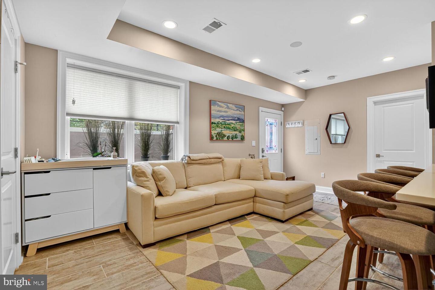 1014 10TH ST NE #1, WASHINGTON, District Of Columbia 20002, 2 Bedrooms Bedrooms, ,2 BathroomsBathrooms,Residential,For sale,1014 10TH ST NE #1,DCDC2233964 MLS # DCDC2233964