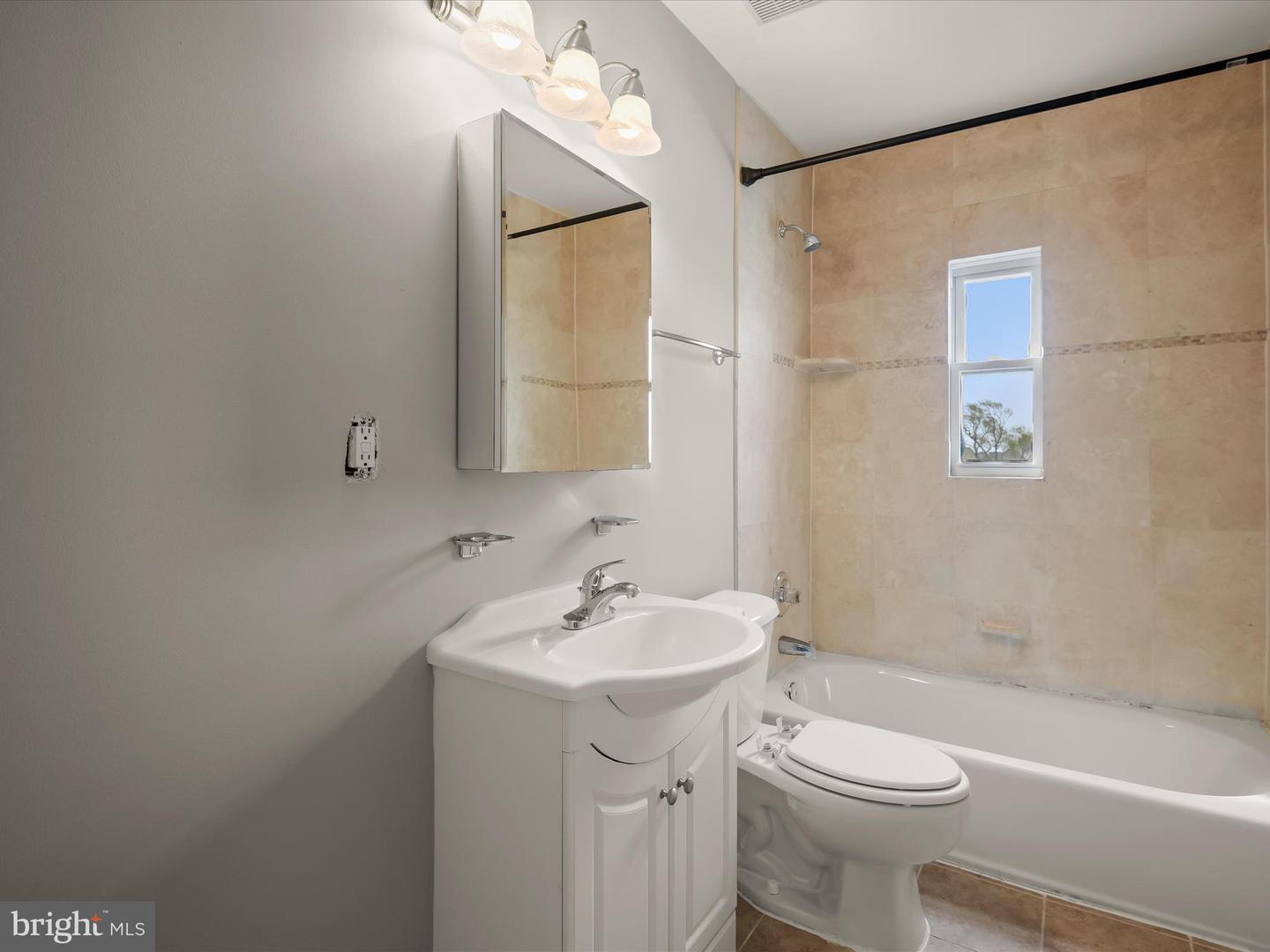 2615 4TH ST NE #303, WASHINGTON, District Of Columbia 20002, 1 Bedroom Bedrooms, ,1 BathroomBathrooms,Residential,For sale,2615 4TH ST NE #303,DCDC2233968 MLS # DCDC2233968