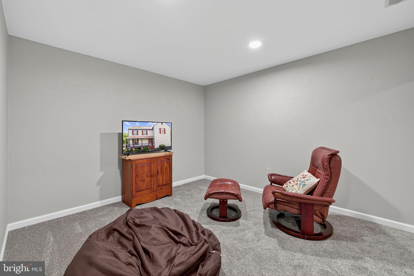 15 LINDEN HILL WAY SW, LEESBURG, Virginia 20175, 3 Bedrooms Bedrooms, ,3 BathroomsBathrooms,Residential,For sale,15 LINDEN HILL WAY SW,VALO2112008 MLS # VALO2112008