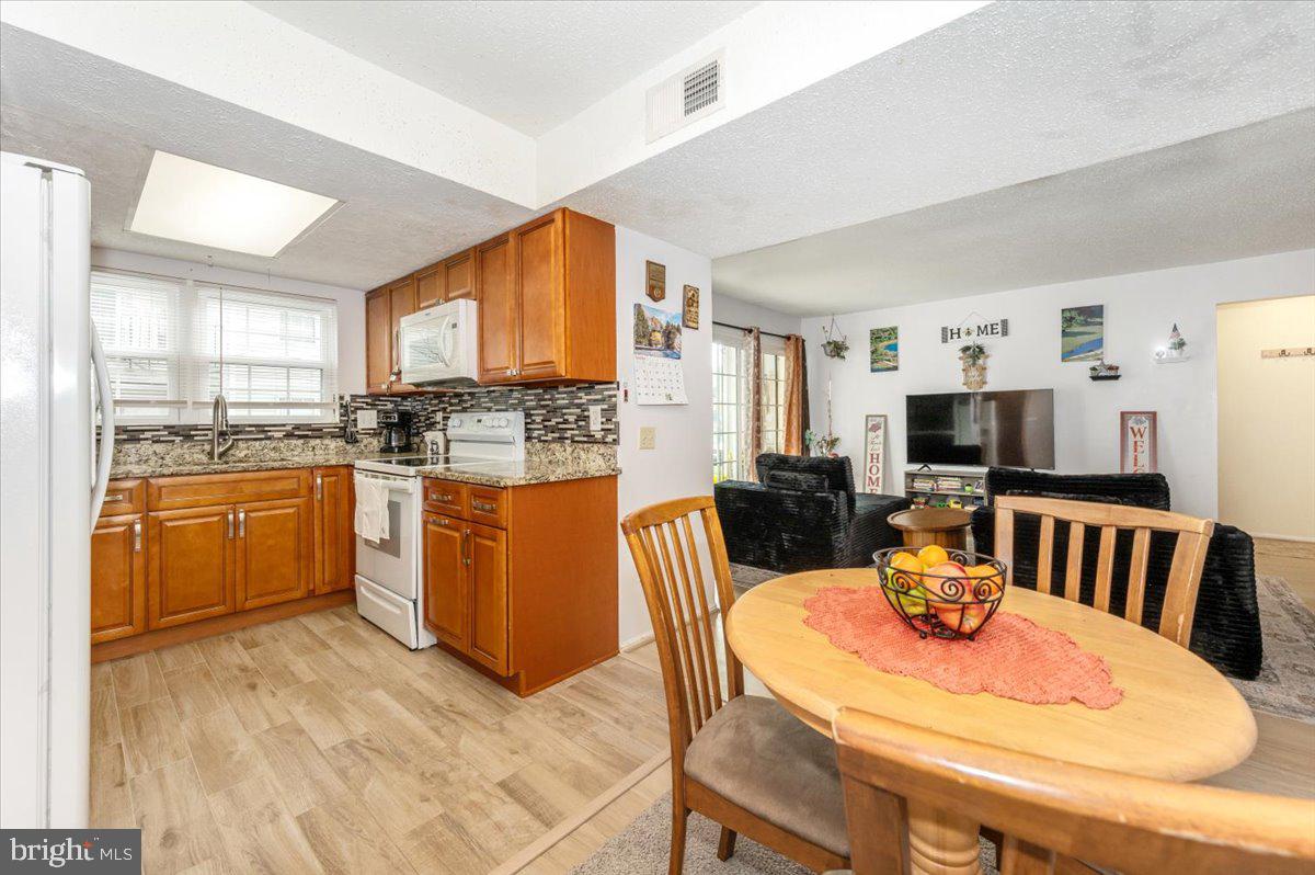 117 FORT EVANS RD SE #A, LEESBURG, Virginia 20175, 2 Bedrooms Bedrooms, ,2 BathroomsBathrooms,Residential,For sale,117 FORT EVANS RD SE #A,VALO2112010 MLS # VALO2112010