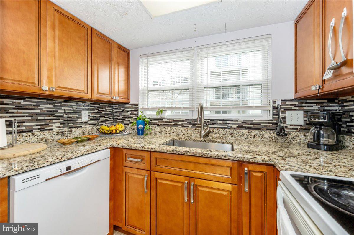 117 FORT EVANS RD SE #A, LEESBURG, Virginia 20175, 2 Bedrooms Bedrooms, ,2 BathroomsBathrooms,Residential,For sale,117 FORT EVANS RD SE #A,VALO2112010 MLS # VALO2112010