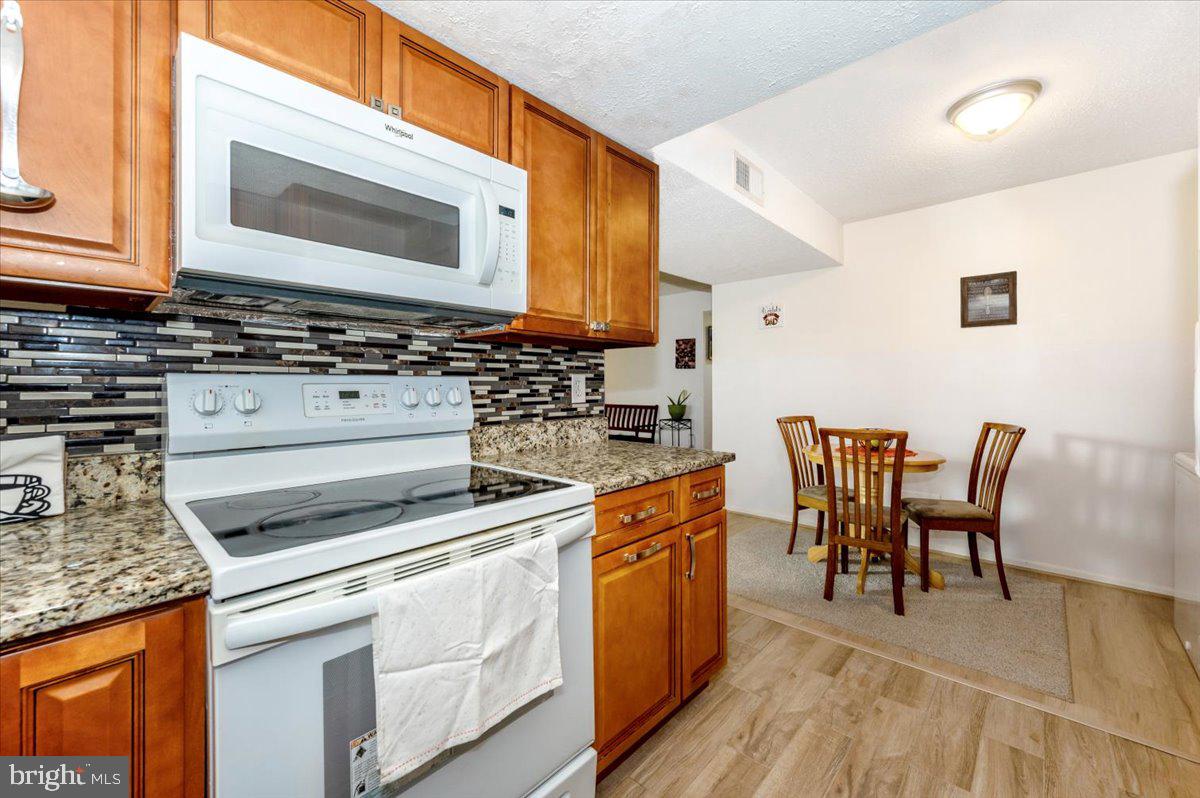 117 FORT EVANS RD SE #A, LEESBURG, Virginia 20175, 2 Bedrooms Bedrooms, ,2 BathroomsBathrooms,Residential,For sale,117 FORT EVANS RD SE #A,VALO2112010 MLS # VALO2112010