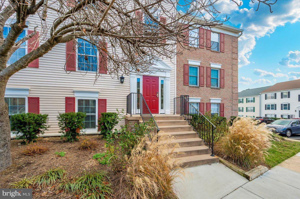 117 FORT EVANS RD SE #A, LEESBURG, Virginia 20175, 2 Bedrooms Bedrooms, ,2 BathroomsBathrooms,Residential,For sale,117 FORT EVANS RD SE #A,VALO2112010 MLS # VALO2112010