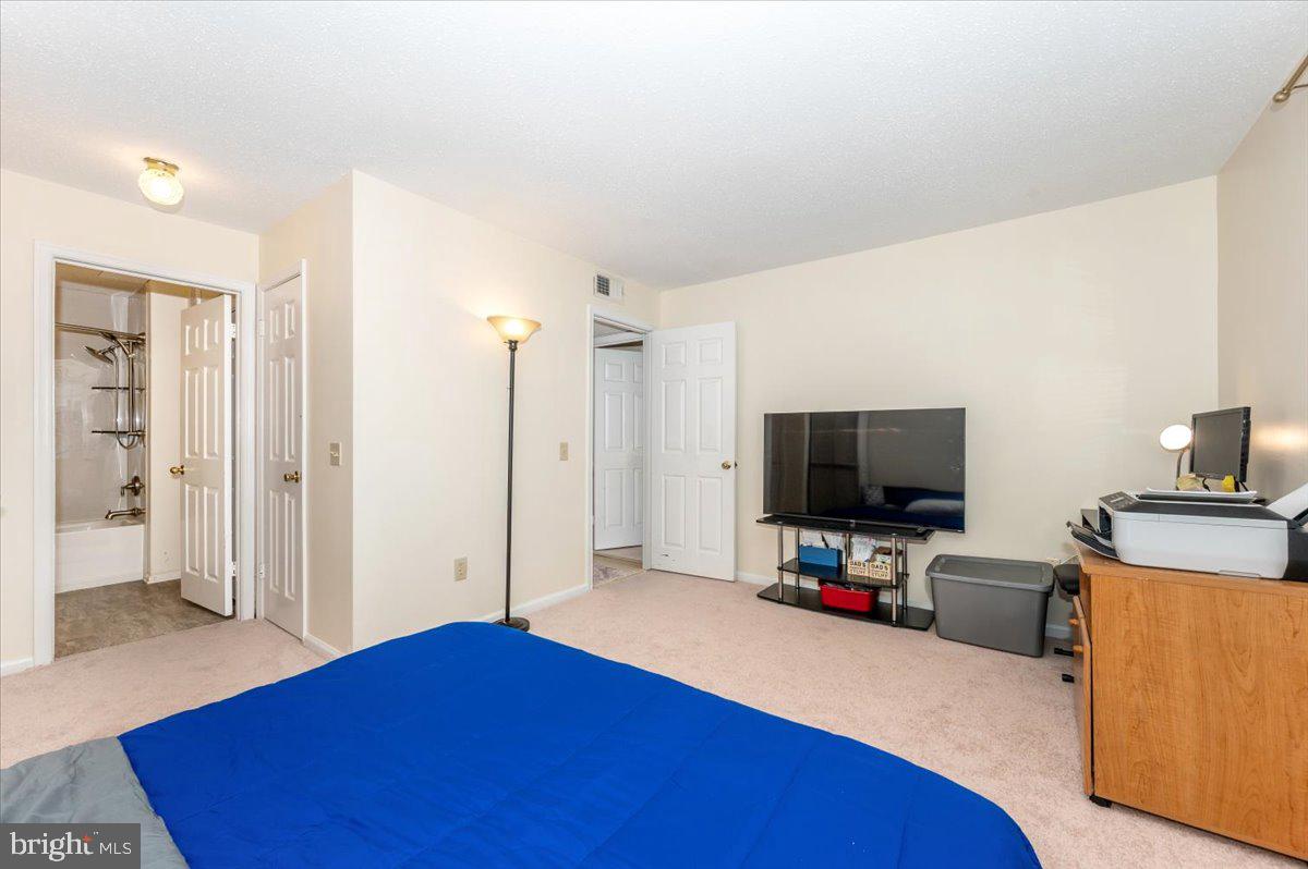 117 FORT EVANS RD SE #A, LEESBURG, Virginia 20175, 2 Bedrooms Bedrooms, ,2 BathroomsBathrooms,Residential,For sale,117 FORT EVANS RD SE #A,VALO2112010 MLS # VALO2112010