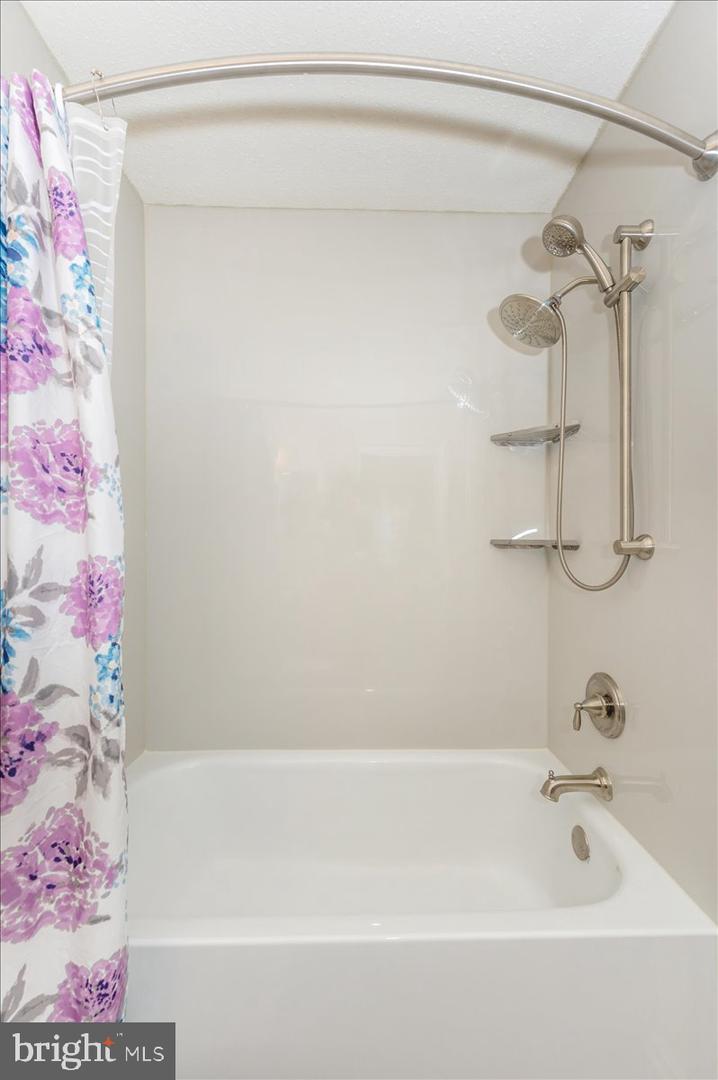 117 FORT EVANS RD SE #A, LEESBURG, Virginia 20175, 2 Bedrooms Bedrooms, ,2 BathroomsBathrooms,Residential,For sale,117 FORT EVANS RD SE #A,VALO2112010 MLS # VALO2112010