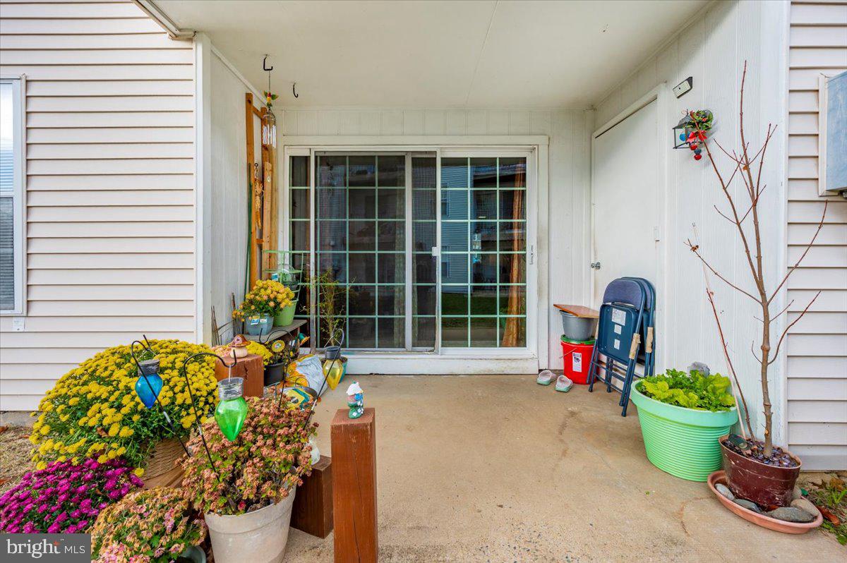 117 FORT EVANS RD SE #A, LEESBURG, Virginia 20175, 2 Bedrooms Bedrooms, ,2 BathroomsBathrooms,Residential,For sale,117 FORT EVANS RD SE #A,VALO2112010 MLS # VALO2112010