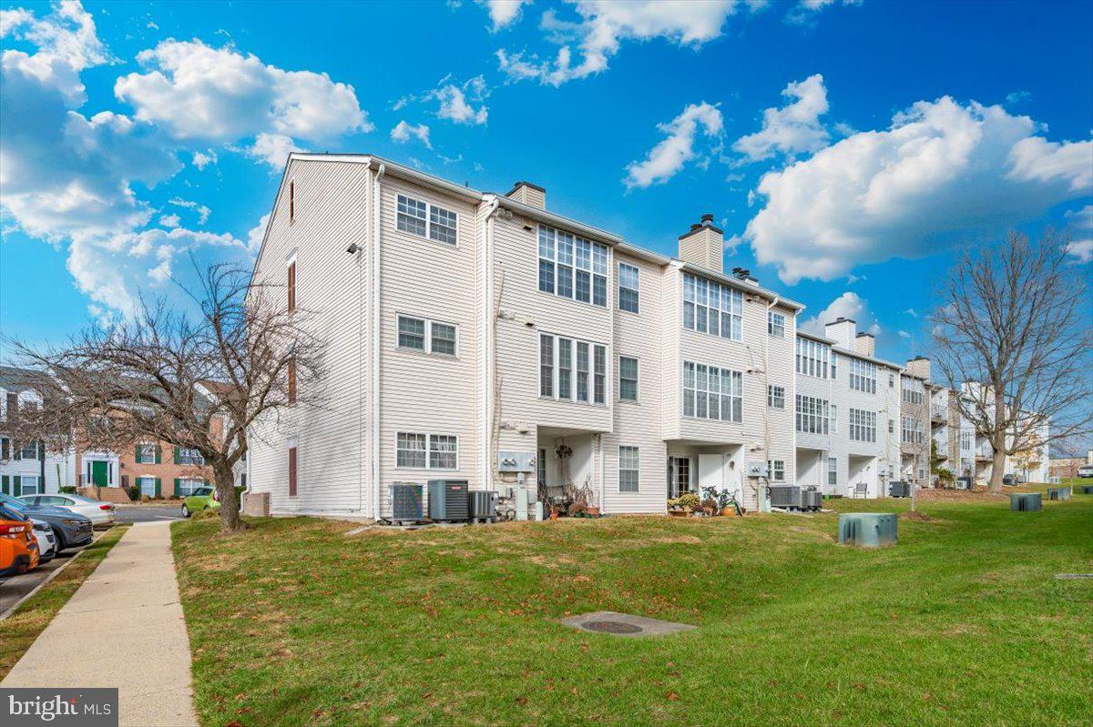 117 FORT EVANS RD SE #A, LEESBURG, Virginia 20175, 2 Bedrooms Bedrooms, ,2 BathroomsBathrooms,Residential,For sale,117 FORT EVANS RD SE #A,VALO2112010 MLS # VALO2112010