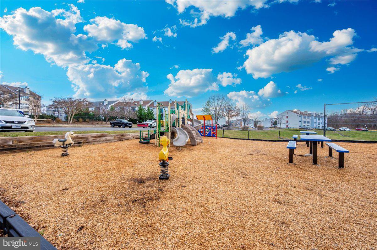 117 FORT EVANS RD SE #A, LEESBURG, Virginia 20175, 2 Bedrooms Bedrooms, ,2 BathroomsBathrooms,Residential,For sale,117 FORT EVANS RD SE #A,VALO2112010 MLS # VALO2112010