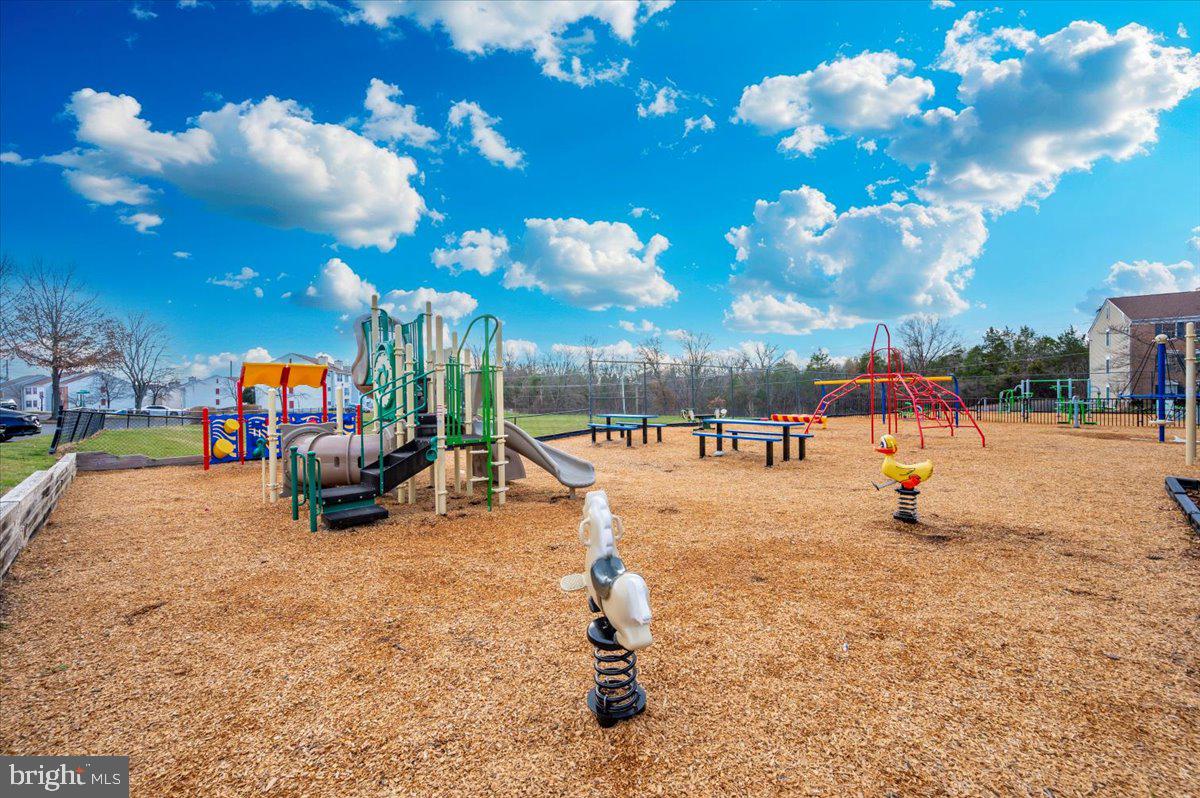 117 FORT EVANS RD SE #A, LEESBURG, Virginia 20175, 2 Bedrooms Bedrooms, ,2 BathroomsBathrooms,Residential,For sale,117 FORT EVANS RD SE #A,VALO2112010 MLS # VALO2112010