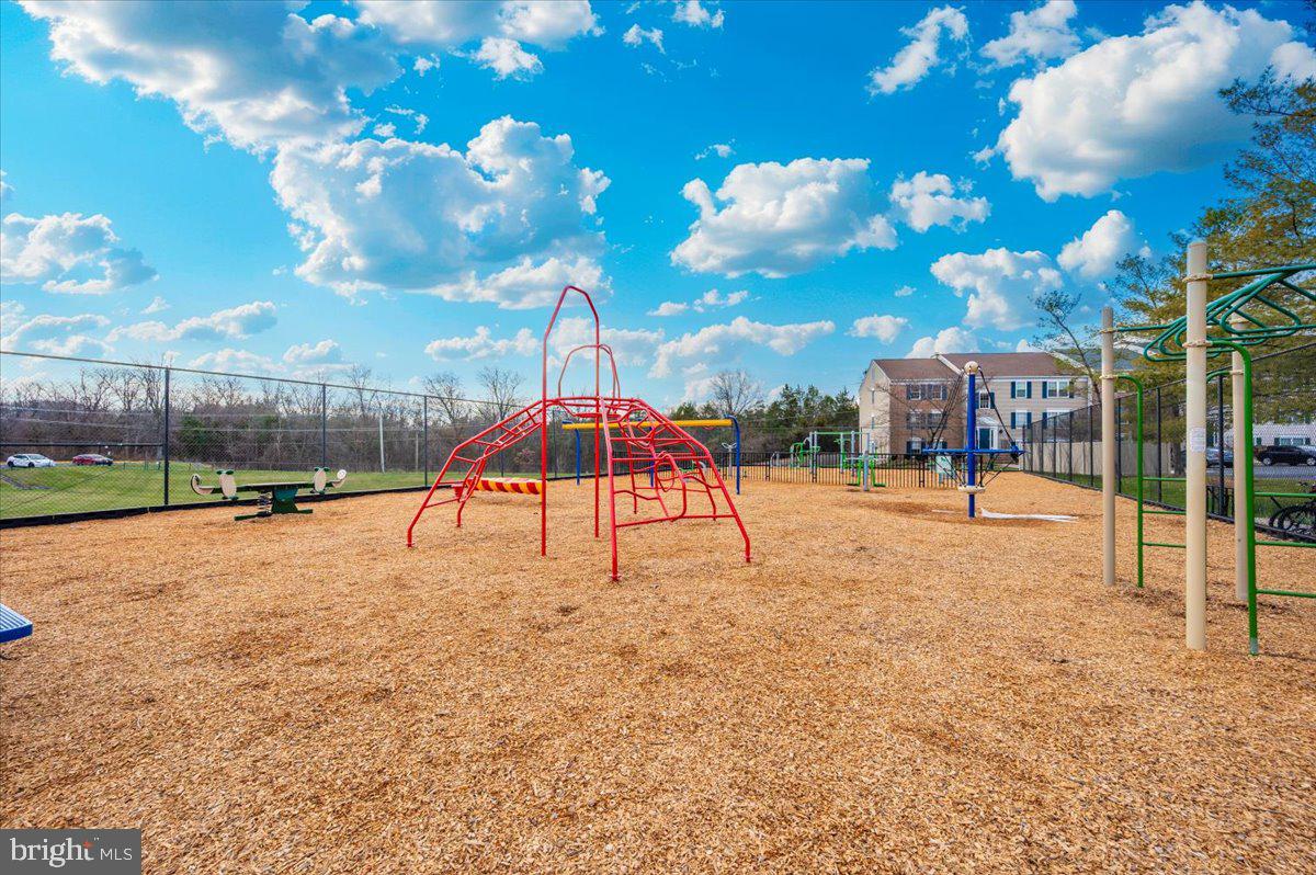 117 FORT EVANS RD SE #A, LEESBURG, Virginia 20175, 2 Bedrooms Bedrooms, ,2 BathroomsBathrooms,Residential,For sale,117 FORT EVANS RD SE #A,VALO2112010 MLS # VALO2112010