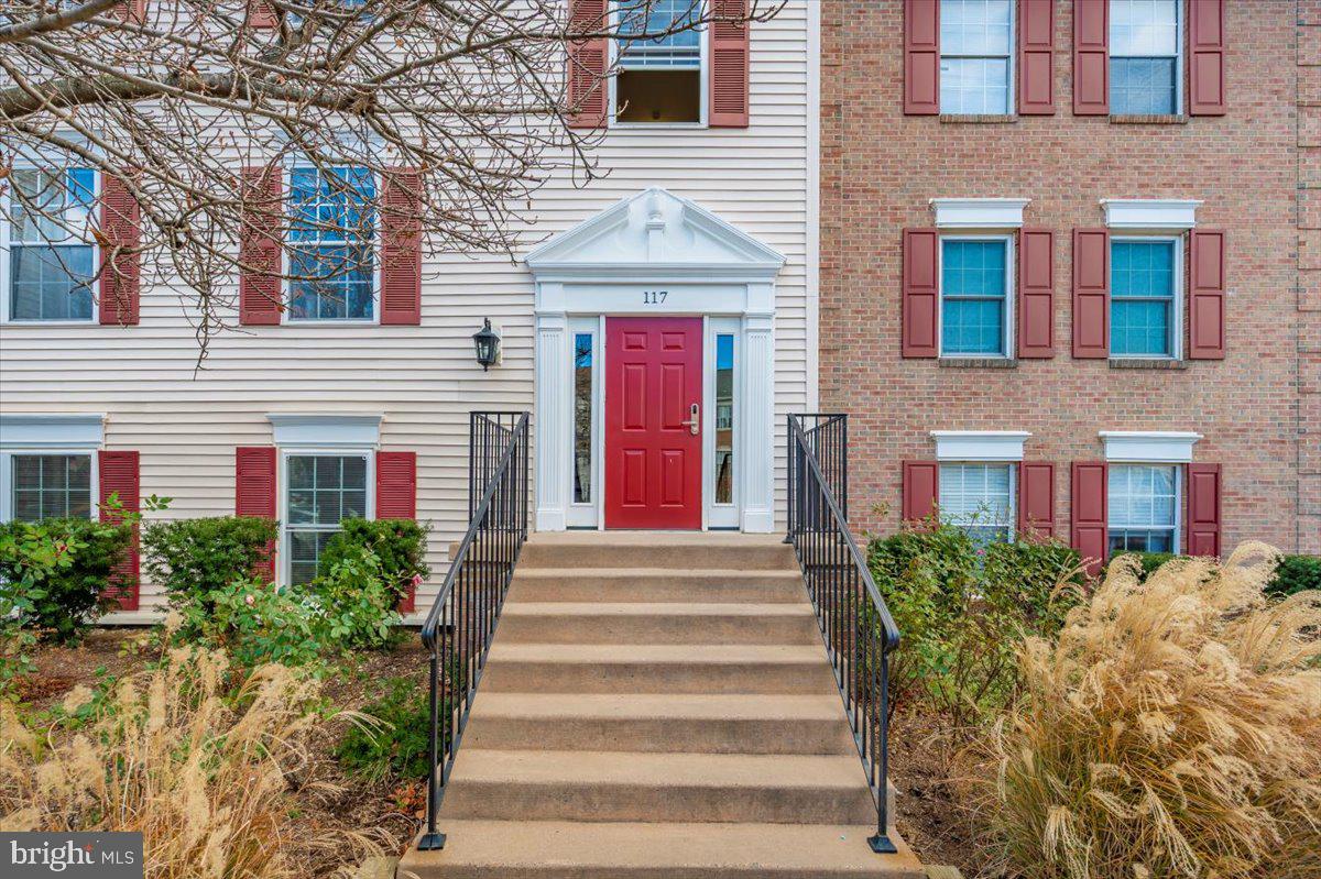 117 FORT EVANS RD SE #A, LEESBURG, Virginia 20175, 2 Bedrooms Bedrooms, ,2 BathroomsBathrooms,Residential,For sale,117 FORT EVANS RD SE #A,VALO2112010 MLS # VALO2112010
