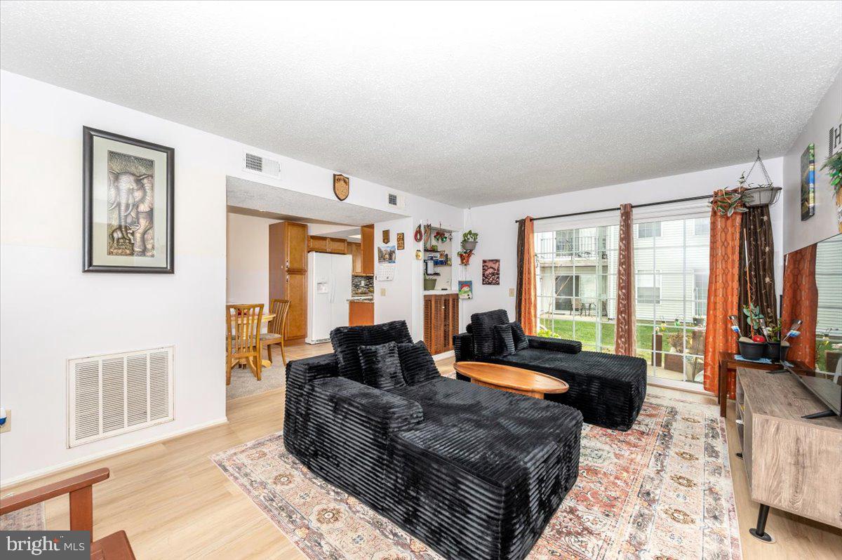 117 FORT EVANS RD SE #A, LEESBURG, Virginia 20175, 2 Bedrooms Bedrooms, ,2 BathroomsBathrooms,Residential,For sale,117 FORT EVANS RD SE #A,VALO2112010 MLS # VALO2112010