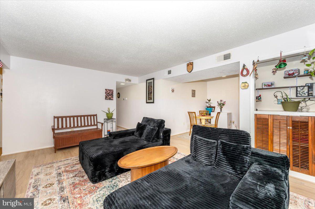 117 FORT EVANS RD SE #A, LEESBURG, Virginia 20175, 2 Bedrooms Bedrooms, ,2 BathroomsBathrooms,Residential,For sale,117 FORT EVANS RD SE #A,VALO2112010 MLS # VALO2112010