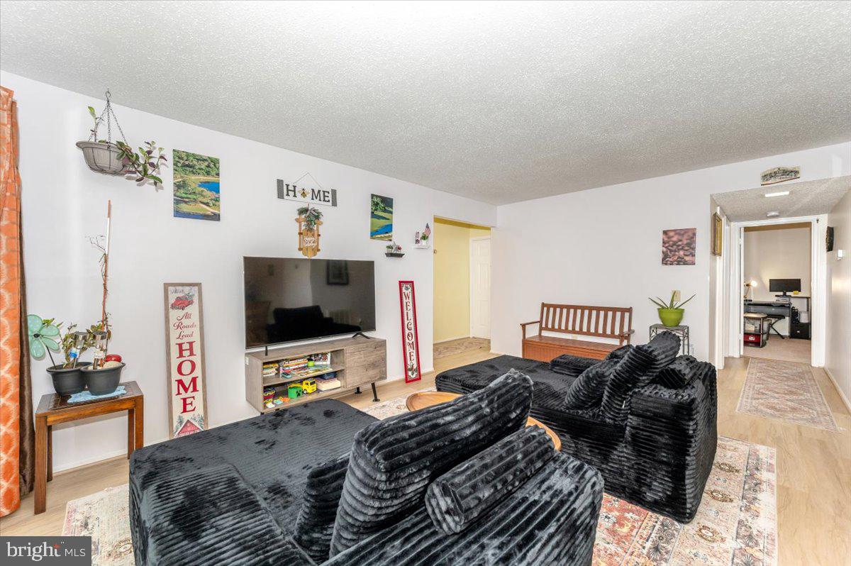 117 FORT EVANS RD SE #A, LEESBURG, Virginia 20175, 2 Bedrooms Bedrooms, ,2 BathroomsBathrooms,Residential,For sale,117 FORT EVANS RD SE #A,VALO2112010 MLS # VALO2112010