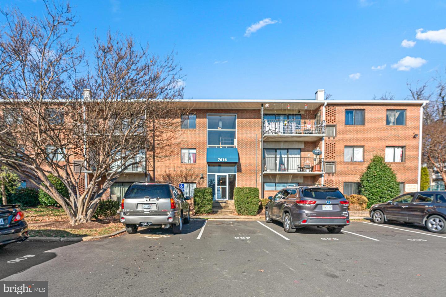 7616 SAVANNAH ST #16/201, FALLS CHURCH, Virginia 22043, 3 Bedrooms Bedrooms, 4 Rooms Rooms,1 BathroomBathrooms,Residential,For sale,7616 SAVANNAH ST #16/201,VAFX2281518 MLS # VAFX2281518