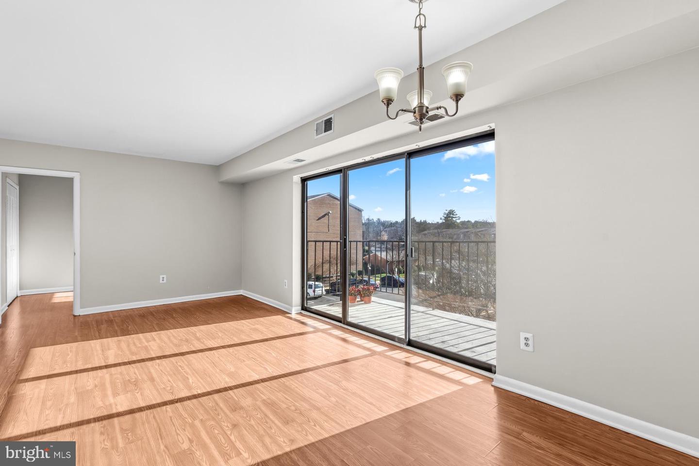 7616 SAVANNAH ST #16/201, FALLS CHURCH, Virginia 22043, 3 Bedrooms Bedrooms, 4 Rooms Rooms,1 BathroomBathrooms,Residential,For sale,7616 SAVANNAH ST #16/201,VAFX2281518 MLS # VAFX2281518