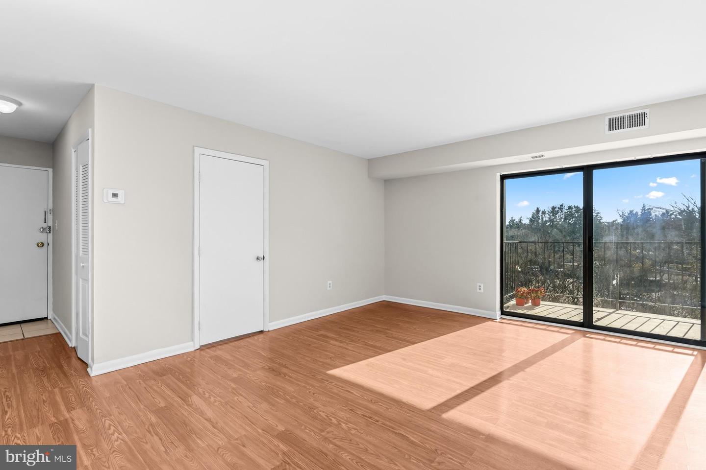 7616 SAVANNAH ST #16/201, FALLS CHURCH, Virginia 22043, 3 Bedrooms Bedrooms, 4 Rooms Rooms,1 BathroomBathrooms,Residential,For sale,7616 SAVANNAH ST #16/201,VAFX2281518 MLS # VAFX2281518