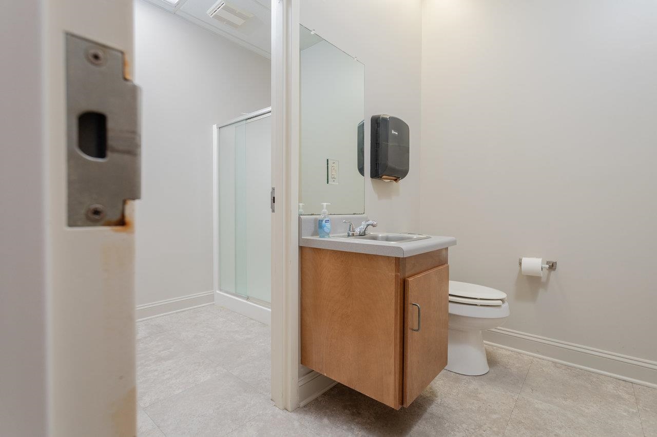 530 NEFF AVE, HARRISONBURG, Virginia 22801, ,Commercial,530 NEFF AVE,665386 MLS # 665386 530 NEFF AVE, HARRISONBURG, Virginia 22801, ,Commercial,530 NEFF AVE,665386 MLS # 665386