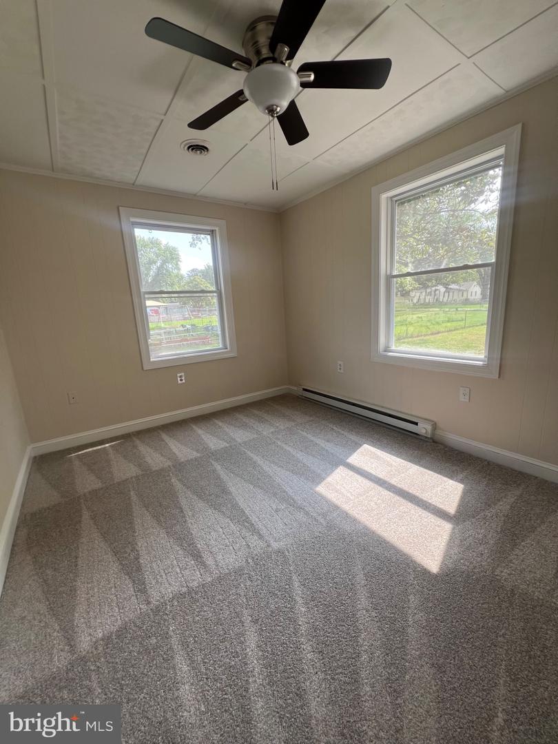 222 MIMOSA AVE, COLONIAL BEACH, Virginia 22443, 3 Bedrooms Bedrooms, 7 Rooms Rooms,1 BathroomBathrooms,Residential,For sale,222 MIMOSA AVE,VAWE2008502 MLS # VAWE2008502