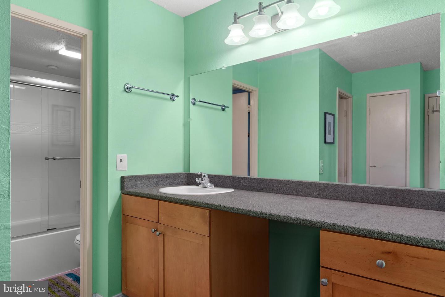 75 S REYNOLDS ST #101, ALEXANDRIA, Virginia 22304, 2 Bedrooms Bedrooms, ,2 BathroomsBathrooms,Residential,For sale,75 S REYNOLDS ST #101,VAAX2046886 MLS # VAAX2046886