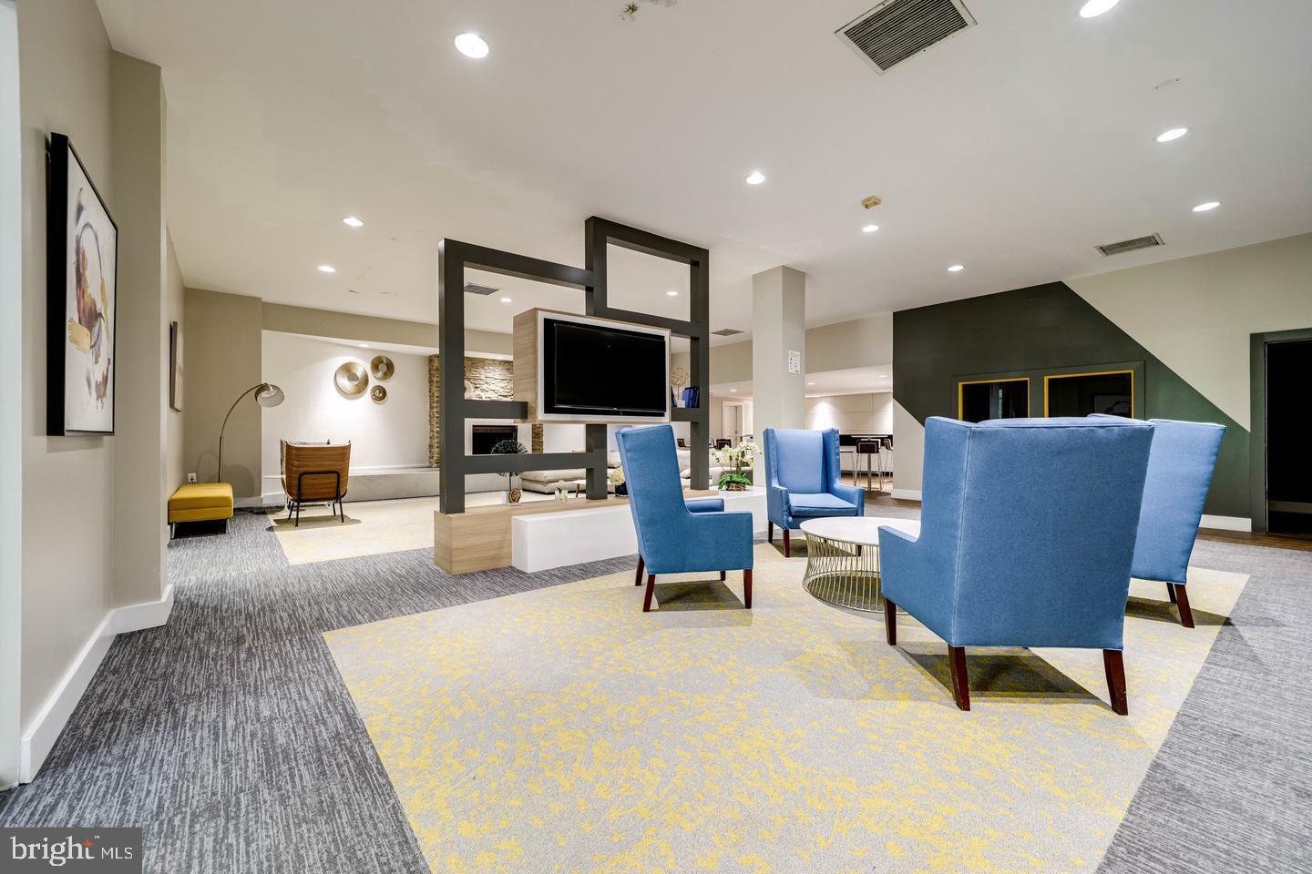 75 S REYNOLDS ST #101, ALEXANDRIA, Virginia 22304, 2 Bedrooms Bedrooms, ,2 BathroomsBathrooms,Residential,For sale,75 S REYNOLDS ST #101,VAAX2046886 MLS # VAAX2046886