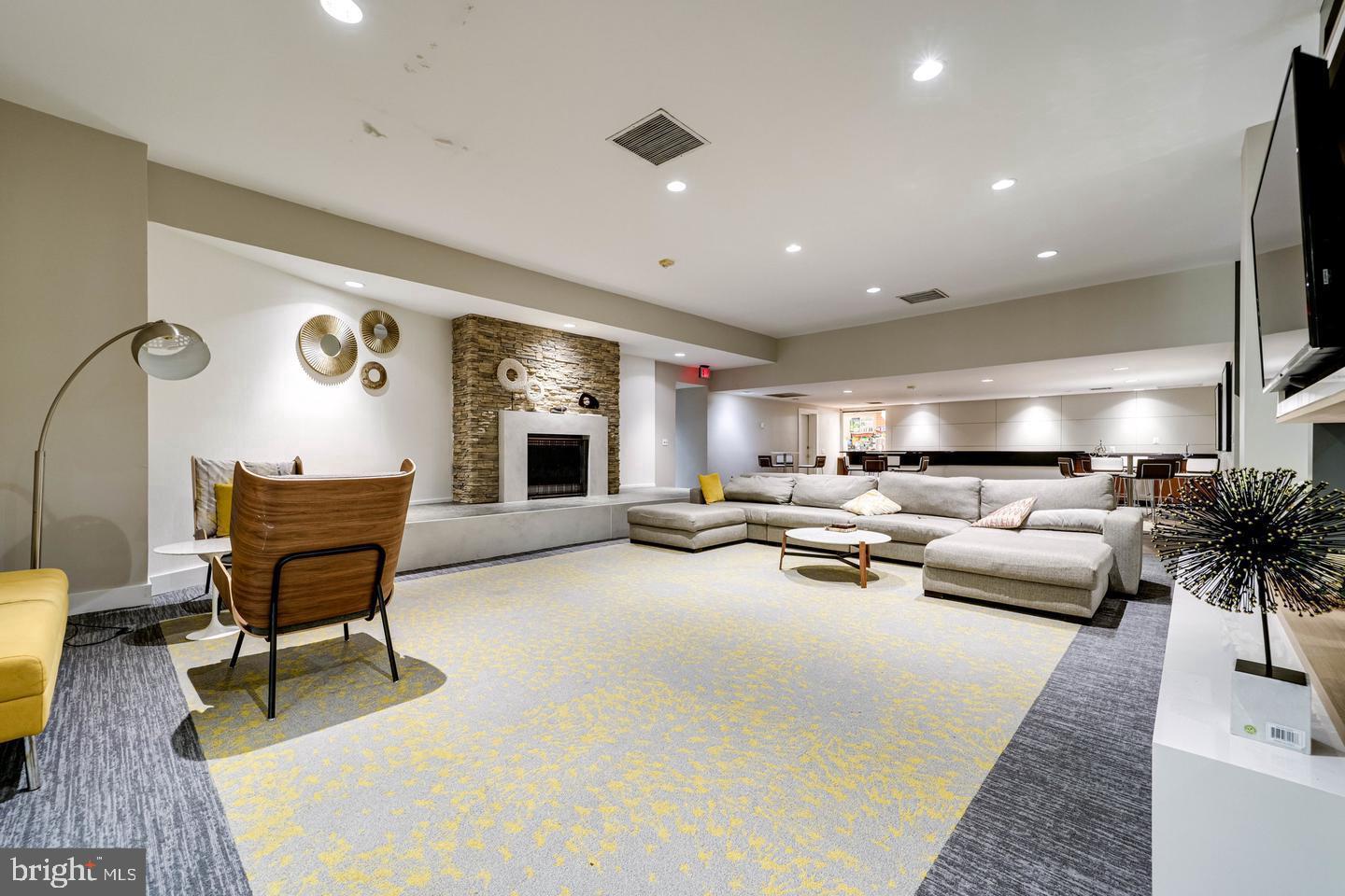 75 S REYNOLDS ST #101, ALEXANDRIA, Virginia 22304, 2 Bedrooms Bedrooms, ,2 BathroomsBathrooms,Residential,For sale,75 S REYNOLDS ST #101,VAAX2046886 MLS # VAAX2046886