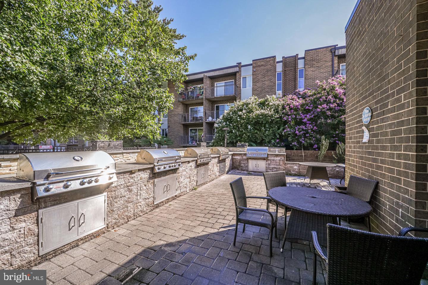 75 S REYNOLDS ST #101, ALEXANDRIA, Virginia 22304, 2 Bedrooms Bedrooms, ,2 BathroomsBathrooms,Residential,For sale,75 S REYNOLDS ST #101,VAAX2046886 MLS # VAAX2046886