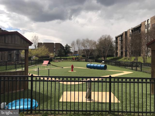 75 S REYNOLDS ST #101, ALEXANDRIA, Virginia 22304, 2 Bedrooms Bedrooms, ,2 BathroomsBathrooms,Residential,For sale,75 S REYNOLDS ST #101,VAAX2046886 MLS # VAAX2046886