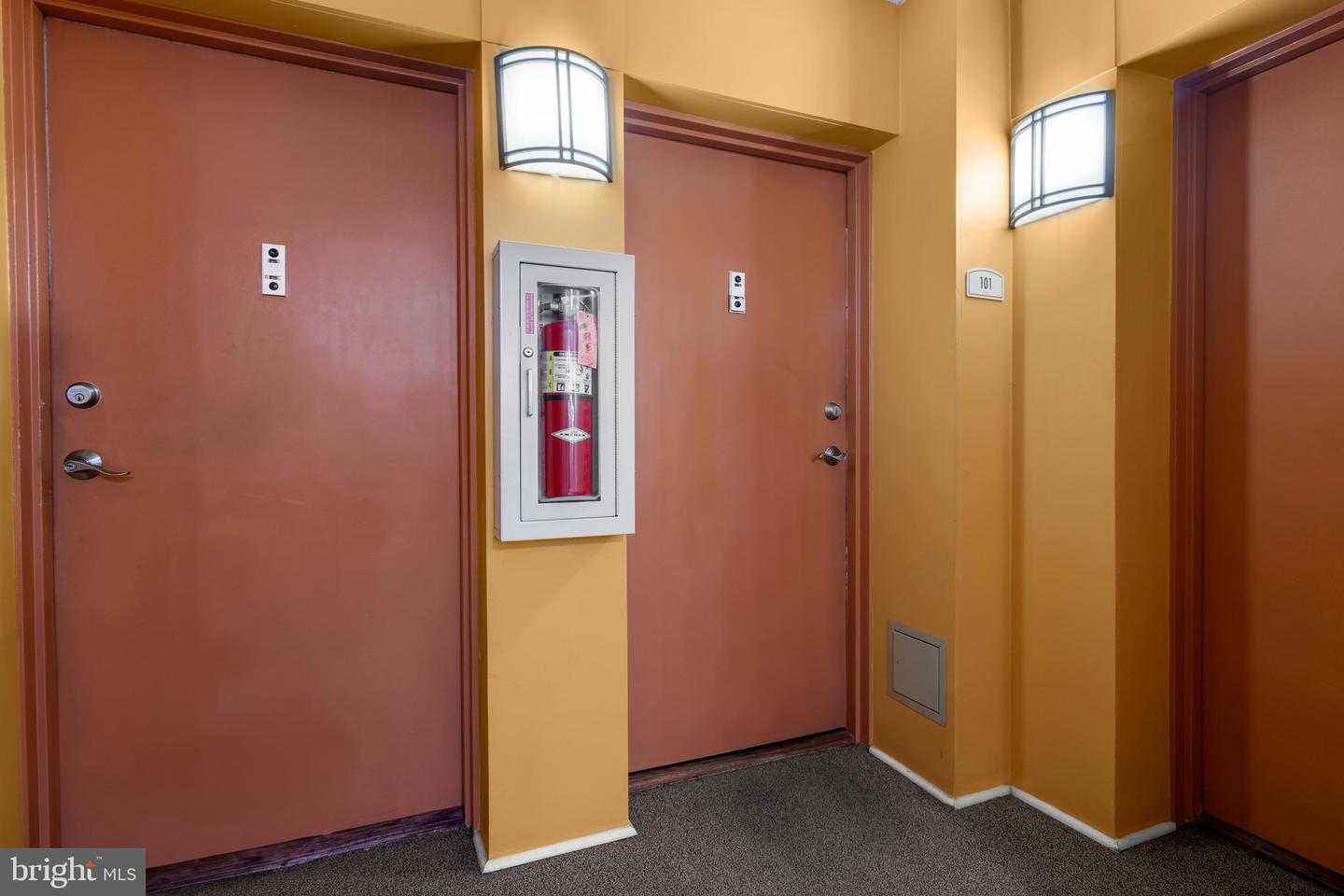 75 S REYNOLDS ST #101, ALEXANDRIA, Virginia 22304, 2 Bedrooms Bedrooms, ,2 BathroomsBathrooms,Residential,For sale,75 S REYNOLDS ST #101,VAAX2046886 MLS # VAAX2046886