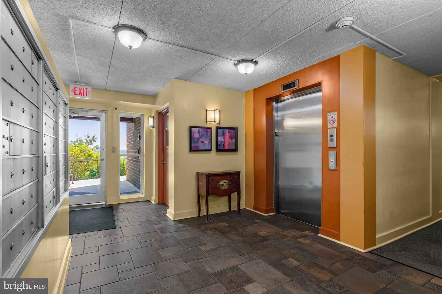 75 S REYNOLDS ST #101, ALEXANDRIA, Virginia 22304, 2 Bedrooms Bedrooms, ,2 BathroomsBathrooms,Residential,For sale,75 S REYNOLDS ST #101,VAAX2046886 MLS # VAAX2046886