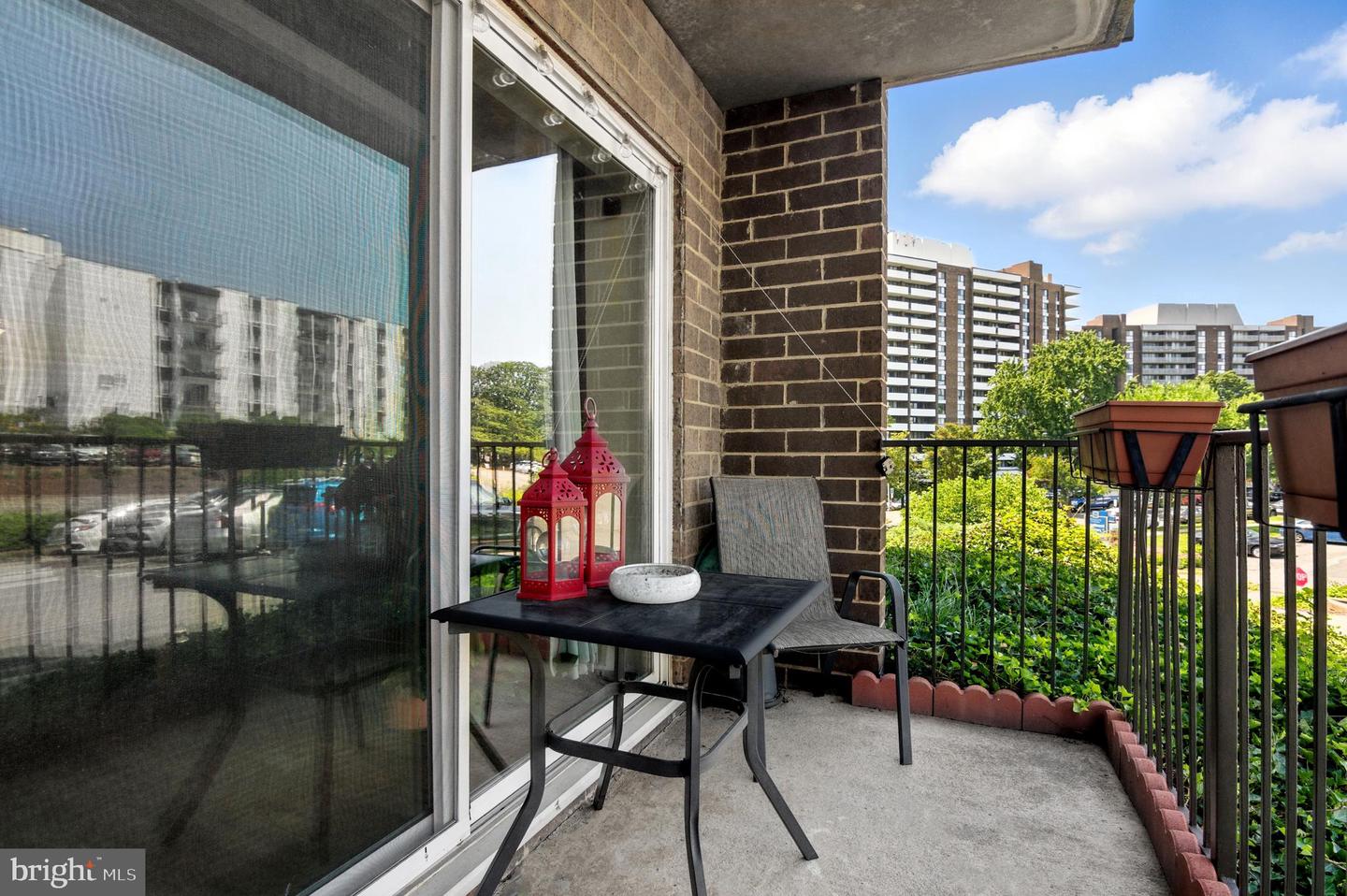 75 S REYNOLDS ST #101, ALEXANDRIA, Virginia 22304, 2 Bedrooms Bedrooms, ,2 BathroomsBathrooms,Residential,For sale,75 S REYNOLDS ST #101,VAAX2046886 MLS # VAAX2046886