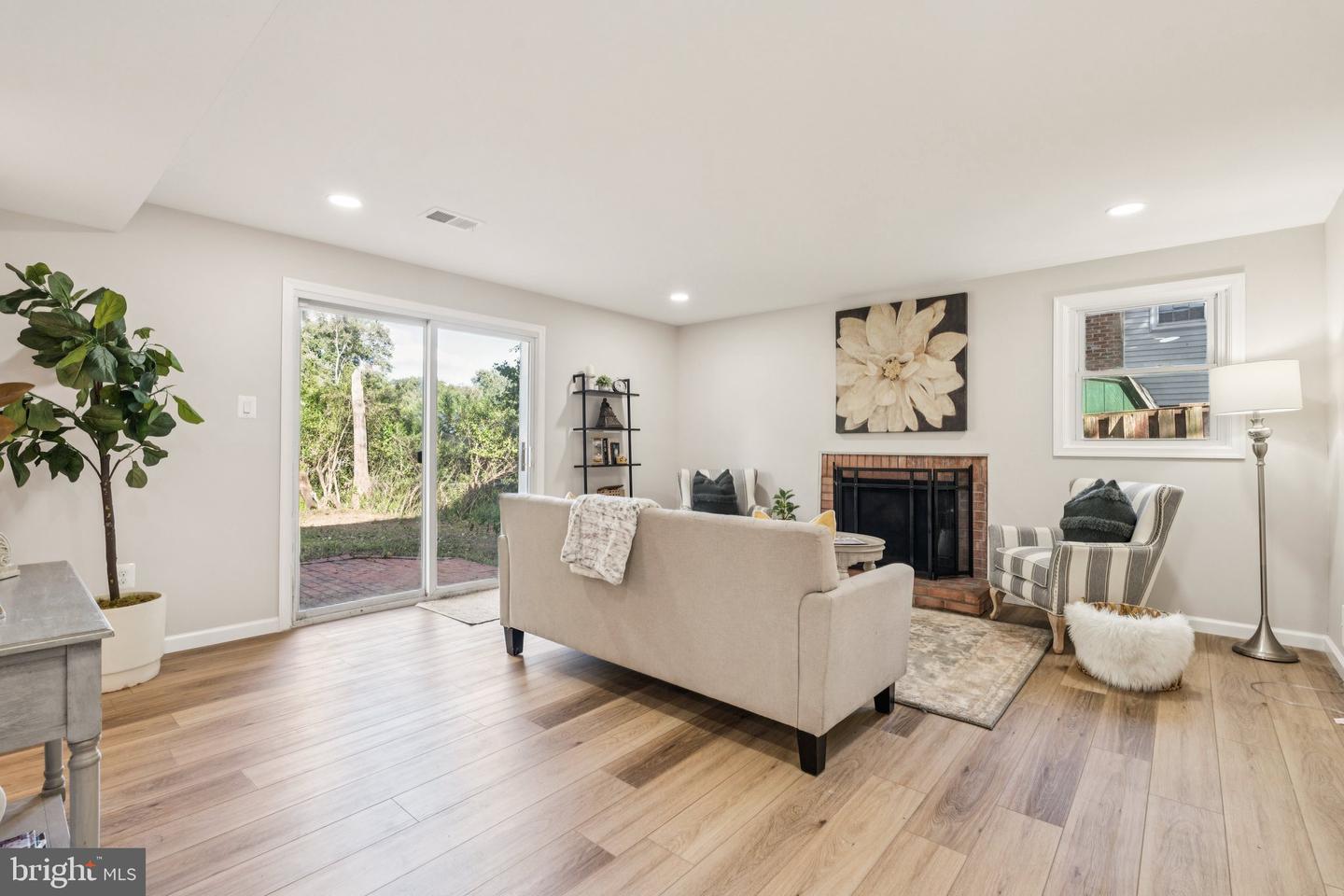 3506 QUEEN ANNE DR, FAIRFAX, Virginia 22030, 5 Bedrooms Bedrooms, ,3 BathroomsBathrooms,Residential,For sale,3506 QUEEN ANNE DR,VAFC2006750 MLS # VAFC2006750