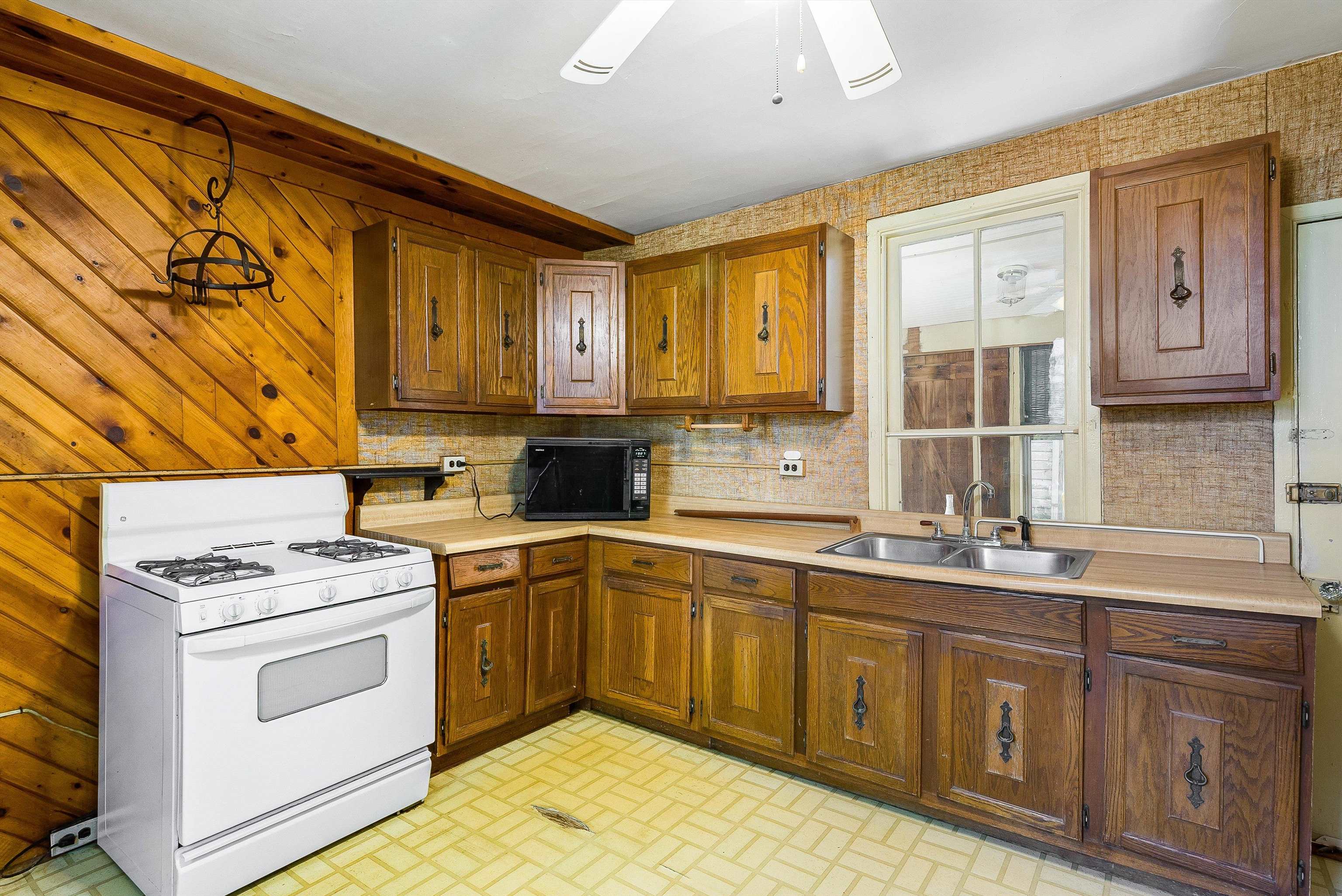 8786 NORTH VALLEY PIKE, ROCKINGHAM, Virginia 22802, 3 Bedrooms Bedrooms, ,1 BathroomBathrooms,Residential,8786 NORTH VALLEY PIKE,670380 MLS # 670380 8786 NORTH VALLEY PIKE, ROCKINGHAM, Virginia 22802, 3 Bedrooms Bedrooms, ,1 BathroomBathrooms,Residential,8786 NORTH VALLEY PIKE,670380 MLS # 670380