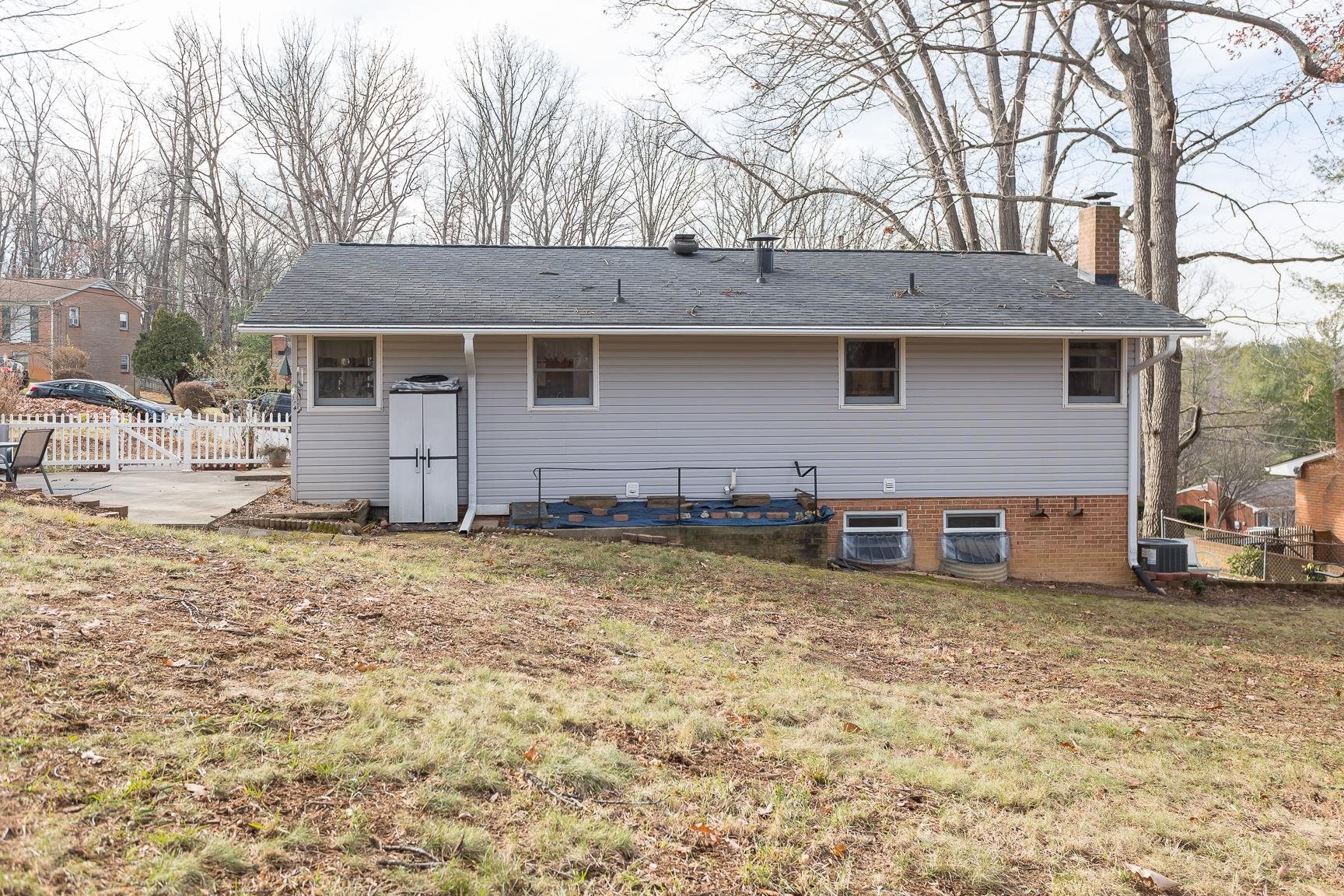 909 CRESTWOOD DR, STAUNTON, Virginia 24401, 3 Bedrooms Bedrooms, ,2 BathroomsBathrooms,Residential,909 CRESTWOOD DR,671636 MLS # 671636 909 CRESTWOOD DR, STAUNTON, Virginia 24401, 3 Bedrooms Bedrooms, ,2 BathroomsBathrooms,Residential,909 CRESTWOOD DR,671636 MLS # 671636