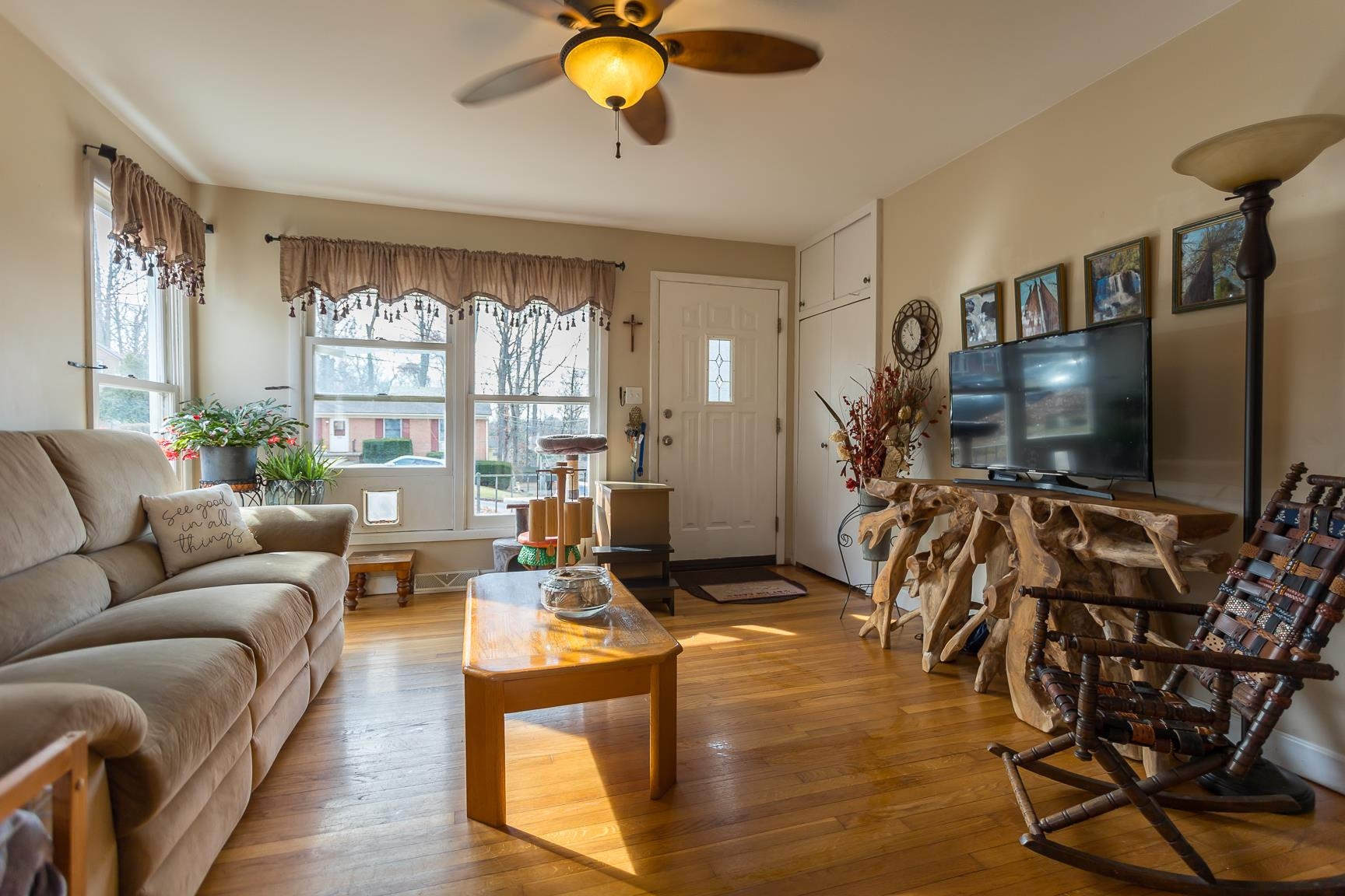 909 CRESTWOOD DR, STAUNTON, Virginia 24401, 3 Bedrooms Bedrooms, ,2 BathroomsBathrooms,Residential,909 CRESTWOOD DR,671636 MLS # 671636 909 CRESTWOOD DR, STAUNTON, Virginia 24401, 3 Bedrooms Bedrooms, ,2 BathroomsBathrooms,Residential,909 CRESTWOOD DR,671636 MLS # 671636