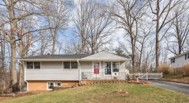 909 CRESTWOOD DR, STAUNTON, Virginia 24401, 3 Bedrooms Bedrooms, ,2 BathroomsBathrooms,Residential,909 CRESTWOOD DR,671636 MLS # 671636