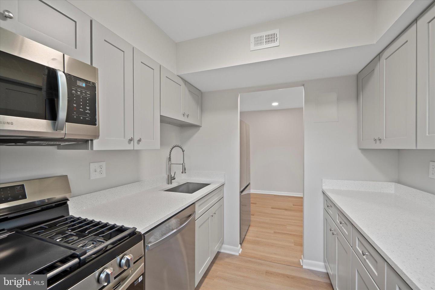 9491 FAIRFAX BLVD #303, FAIRFAX, Virginia 22031, 1 Bedroom Bedrooms, 2 Rooms Rooms,1 BathroomBathrooms,Residential,For sale,9491 FAIRFAX BLVD #303,VAFC2007150 MLS # VAFC2007150