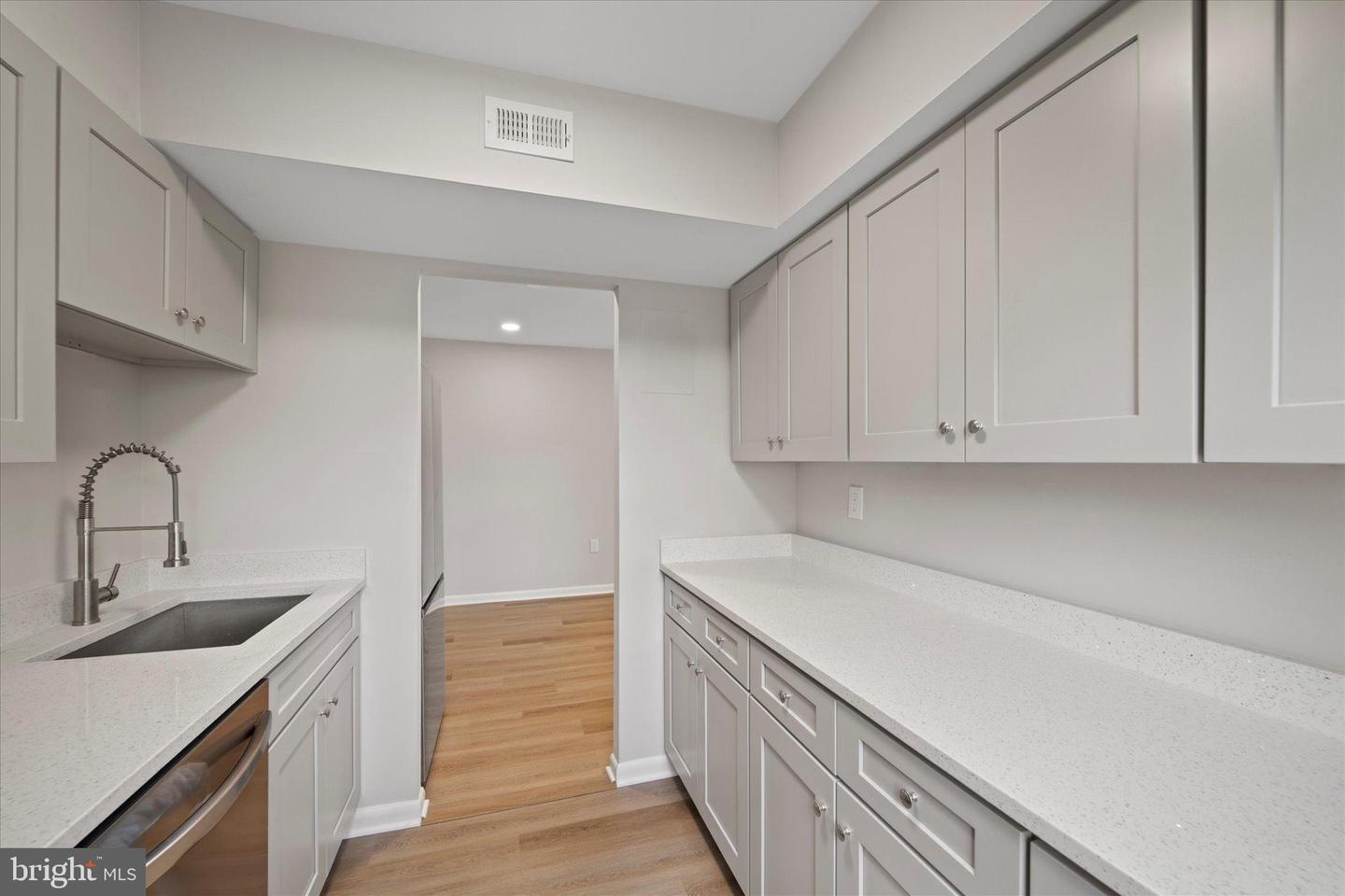 9491 FAIRFAX BLVD #303, FAIRFAX, Virginia 22031, 1 Bedroom Bedrooms, 2 Rooms Rooms,1 BathroomBathrooms,Residential,For sale,9491 FAIRFAX BLVD #303,VAFC2007150 MLS # VAFC2007150