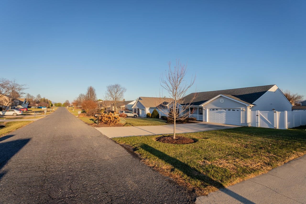 42 CLAYTON CT, WEYERS CAVE, Virginia 24486, 4 Bedrooms Bedrooms, ,2 BathroomsBathrooms,Residential,42 CLAYTON CT,671664 MLS # 671664 42 CLAYTON CT, WEYERS CAVE, Virginia 24486, 4 Bedrooms Bedrooms, ,2 BathroomsBathrooms,Residential,42 CLAYTON CT,671664 MLS # 671664