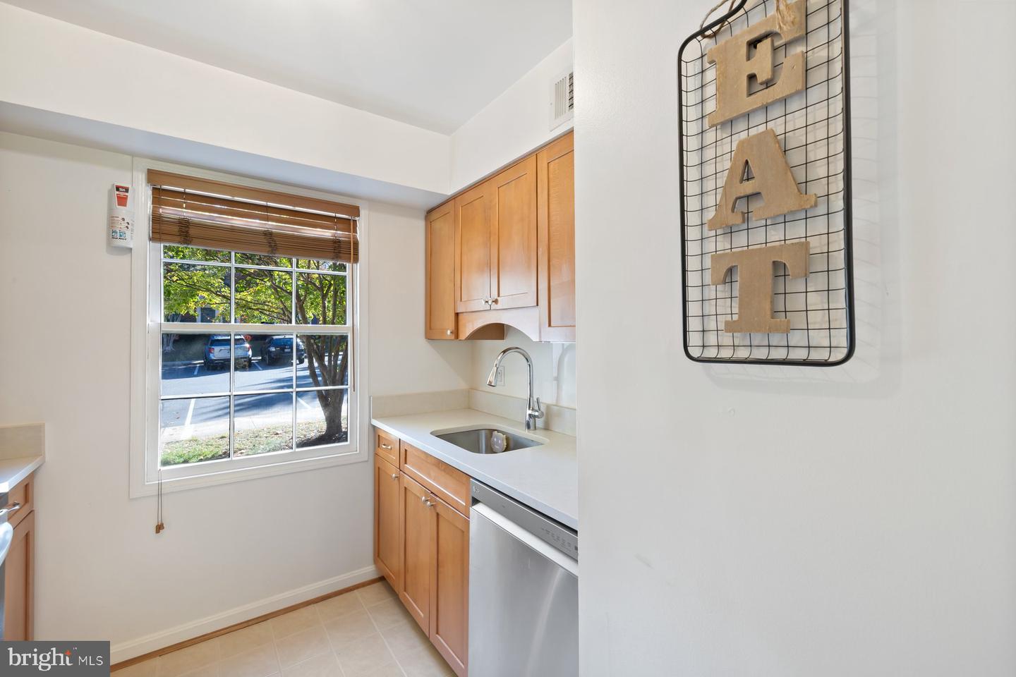 5816 TORINGTON DR #860, SPRINGFIELD, Virginia 22152, 2 Bedrooms Bedrooms, ,1 BathroomBathrooms,Residential,For sale,5816 TORINGTON DR #860,VAFX2274368 MLS # VAFX2274368 5816 TORINGTON DR #860, SPRINGFIELD, Virginia 22152, 2 Bedrooms Bedrooms, ,1 BathroomBathrooms,Residential,For sale,5816 TORINGTON DR #860,VAFX2274368 MLS # VAFX2274368